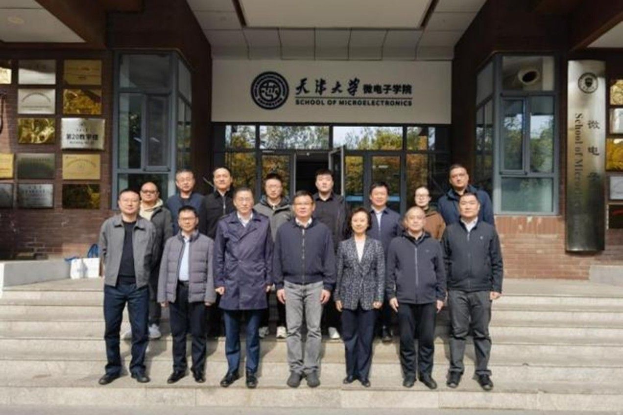 2002级优秀校友张雷带团队回学院交流